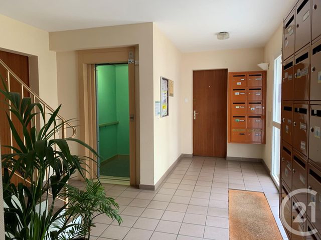 Afficher la photo en grand Appartement F4 à vendre - 4 pièces - 79.48 m2 - CHATEAUNEUF SUR LOIRE - 45 - CENTRE - Century 21 Trois Rois