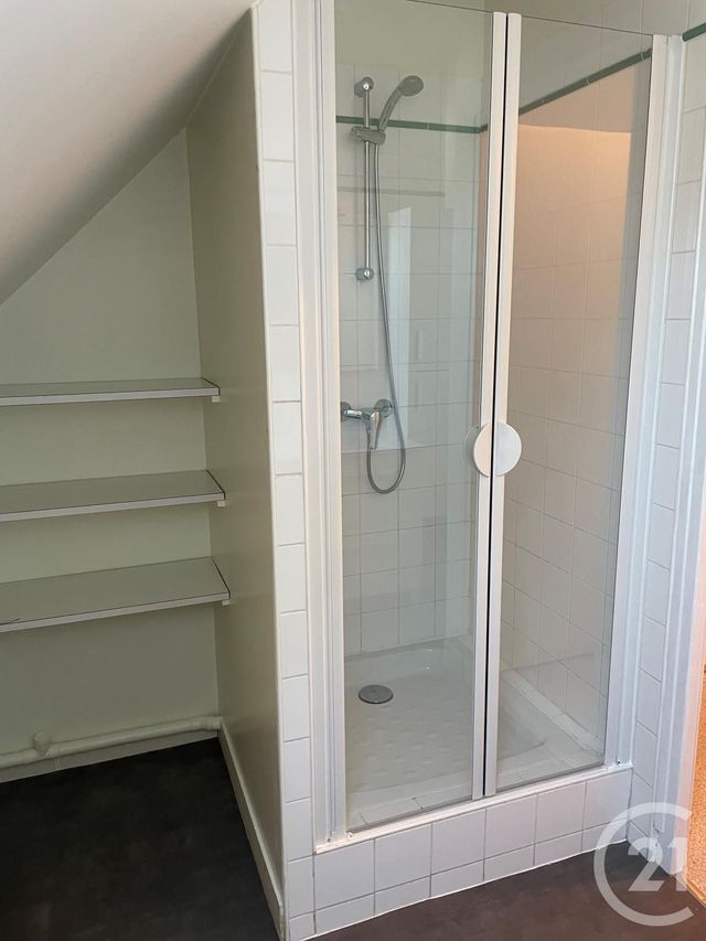 Appartement F3 à louer - 3 pièces - 61.0 m2 - CHATEAUNEUF SUR LOIRE - 45 - CENTRE - Century 21 Trois Rois Appartement F3 à louer - 3 pièces - 61.0 m2 - CHATEAUNEUF SUR LOIRE - 45 - CENTRE - Century 21 Trois Rois