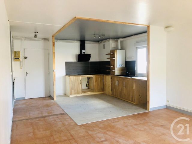 Appartement F4 à louer - 4 pièces - 78.26 m2 - CHATEAUNEUF SUR LOIRE - 45 - CENTRE - Century 21 Trois Rois Appartement F4 à louer - 4 pièces - 78.26 m2 - CHATEAUNEUF SUR LOIRE - 45 - CENTRE - Century 21 Trois Rois