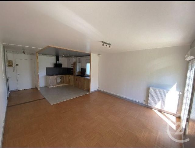 Appartement F4 à louer - 4 pièces - 78.26 m2 - CHATEAUNEUF SUR LOIRE - 45 - CENTRE - Century 21 Trois Rois Appartement F4 à louer - 4 pièces - 78.26 m2 - CHATEAUNEUF SUR LOIRE - 45 - CENTRE - Century 21 Trois Rois