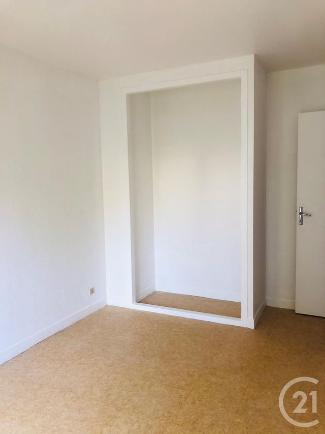 Appartement F4 à louer - 4 pièces - 78.26 m2 - CHATEAUNEUF SUR LOIRE - 45 - CENTRE - Century 21 Trois Rois Appartement F4 à louer - 4 pièces - 78.26 m2 - CHATEAUNEUF SUR LOIRE - 45 - CENTRE - Century 21 Trois Rois