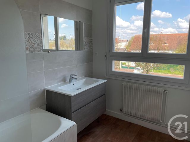 Afficher la photo en grand Appartement F2 à louer - 2 pièces - 48.32 m2 - ST JEAN DE LA RUELLE - 45 - CENTRE - Century 21 Trois Rois
