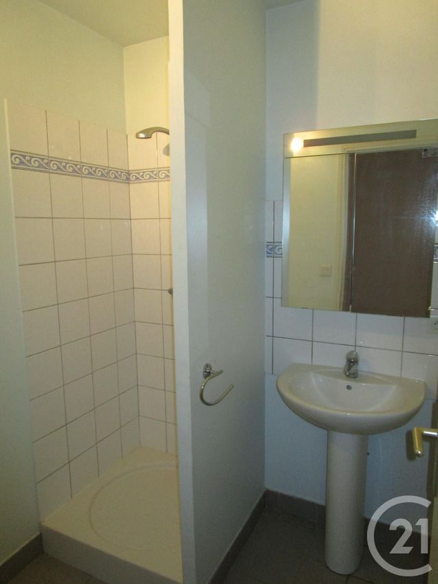 maison à louer - 5 pièces - 123.0 m2 - ST DENIS DE L HOTEL - 45 - CENTRE - Century 21 Trois Rois maison à louer - 5 pièces - 123.0 m2 - ST DENIS DE L HOTEL - 45 - CENTRE - Century 21 Trois Rois