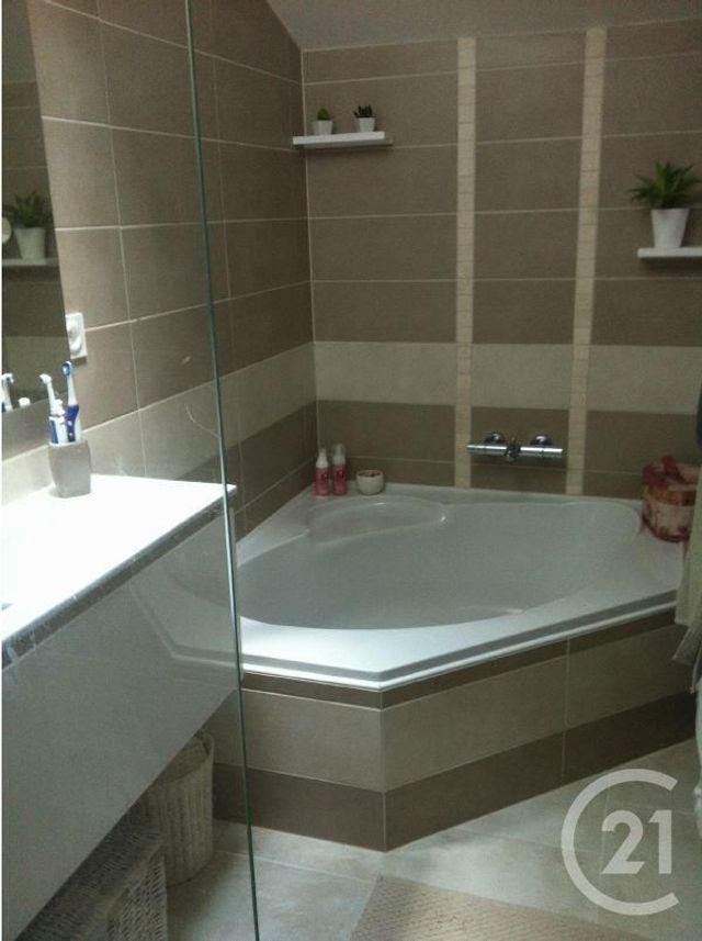 maison à louer - 4 pièces - 77.0 m2 - CHATEAUNEUF SUR LOIRE - 45 - CENTRE - Century 21 Trois Rois maison à louer - 4 pièces - 77.0 m2 - CHATEAUNEUF SUR LOIRE - 45 - CENTRE - Century 21 Trois Rois
