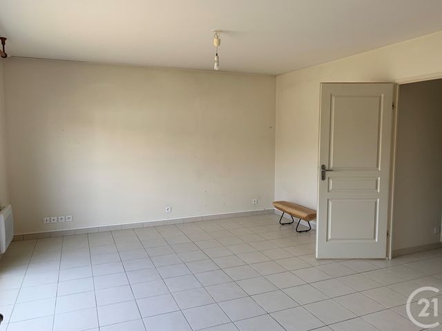 Appartement F2 à vendre - 2 pièces - 44.1 m2 - FAY AUX LOGES - 45 - CENTRE - Century 21 Trois Rois Appartement F2 à vendre - 2 pièces - 44.1 m2 - FAY AUX LOGES - 45 - CENTRE - Century 21 Trois Rois