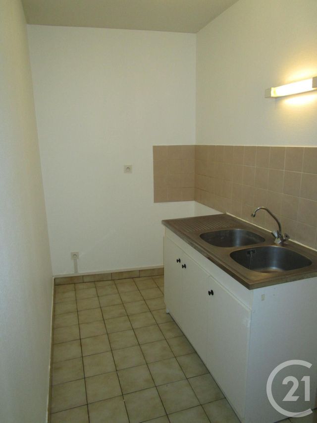 Appartement F1 à louer - 1 pièce - 35.0 m2 - CHATEAUNEUF SUR LOIRE - 45 - CENTRE - Century 21 Trois Rois Appartement F1 à louer - 1 pièce - 35.0 m2 - CHATEAUNEUF SUR LOIRE - 45 - CENTRE - Century 21 Trois Rois