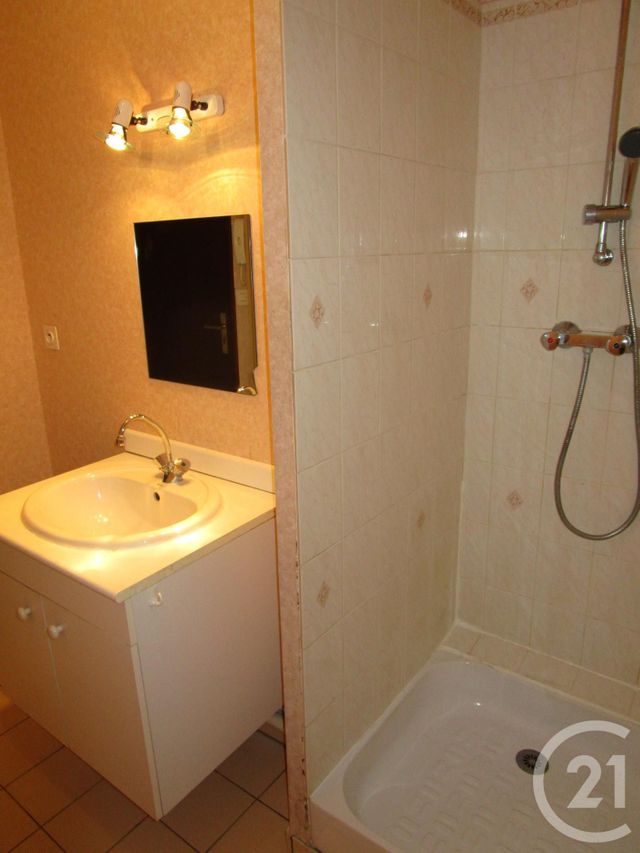 Appartement F1 à louer - 1 pièce - 35.0 m2 - CHATEAUNEUF SUR LOIRE - 45 - CENTRE - Century 21 Trois Rois Appartement F1 à louer - 1 pièce - 35.0 m2 - CHATEAUNEUF SUR LOIRE - 45 - CENTRE - Century 21 Trois Rois