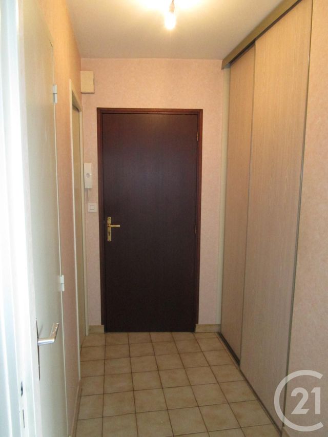 Appartement F1 à louer - 1 pièce - 35.0 m2 - CHATEAUNEUF SUR LOIRE - 45 - CENTRE - Century 21 Trois Rois Appartement F1 à louer - 1 pièce - 35.0 m2 - CHATEAUNEUF SUR LOIRE - 45 - CENTRE - Century 21 Trois Rois