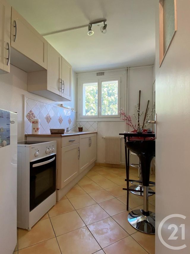 Appartement F3 à louer - 3 pièces - 52.05 m2 - ST JEAN DE LA RUELLE - 45 - CENTRE - Century 21 Trois Rois Appartement F3 à louer - 3 pièces - 52.05 m2 - ST JEAN DE LA RUELLE - 45 - CENTRE - Century 21 Trois Rois