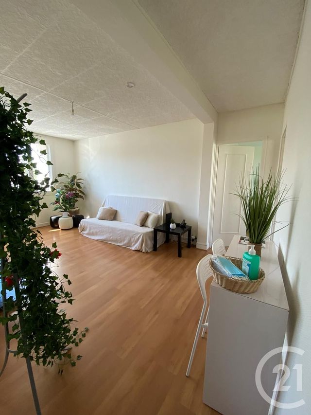 Appartement F3 à louer - 3 pièces - 52.05 m2 - ST JEAN DE LA RUELLE - 45 - CENTRE - Century 21 Trois Rois Appartement F3 à louer - 3 pièces - 52.05 m2 - ST JEAN DE LA RUELLE - 45 - CENTRE - Century 21 Trois Rois