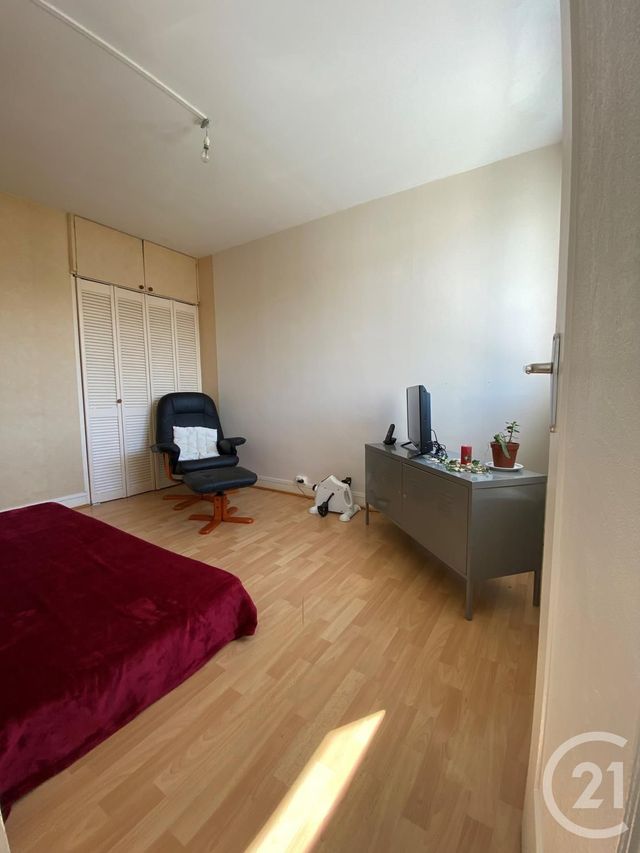 Appartement F3 à louer - 3 pièces - 52.05 m2 - ST JEAN DE LA RUELLE - 45 - CENTRE - Century 21 Trois Rois Appartement F3 à louer - 3 pièces - 52.05 m2 - ST JEAN DE LA RUELLE - 45 - CENTRE - Century 21 Trois Rois