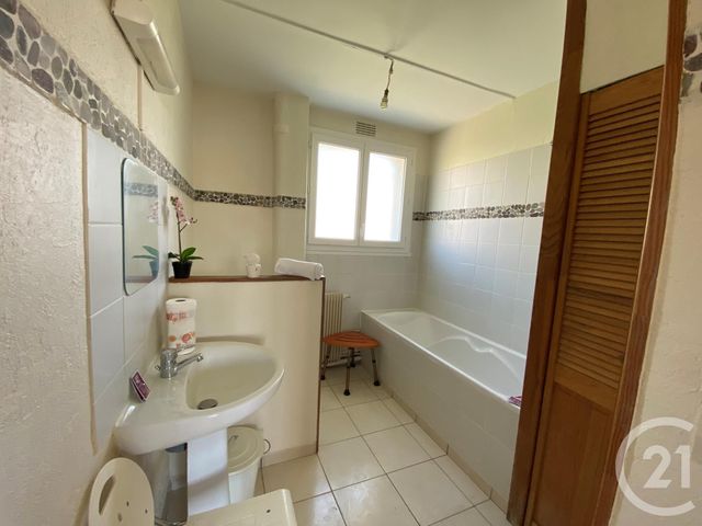 Appartement F3 à louer - 3 pièces - 52.05 m2 - ST JEAN DE LA RUELLE - 45 - CENTRE - Century 21 Trois Rois Appartement F3 à louer - 3 pièces - 52.05 m2 - ST JEAN DE LA RUELLE - 45 - CENTRE - Century 21 Trois Rois