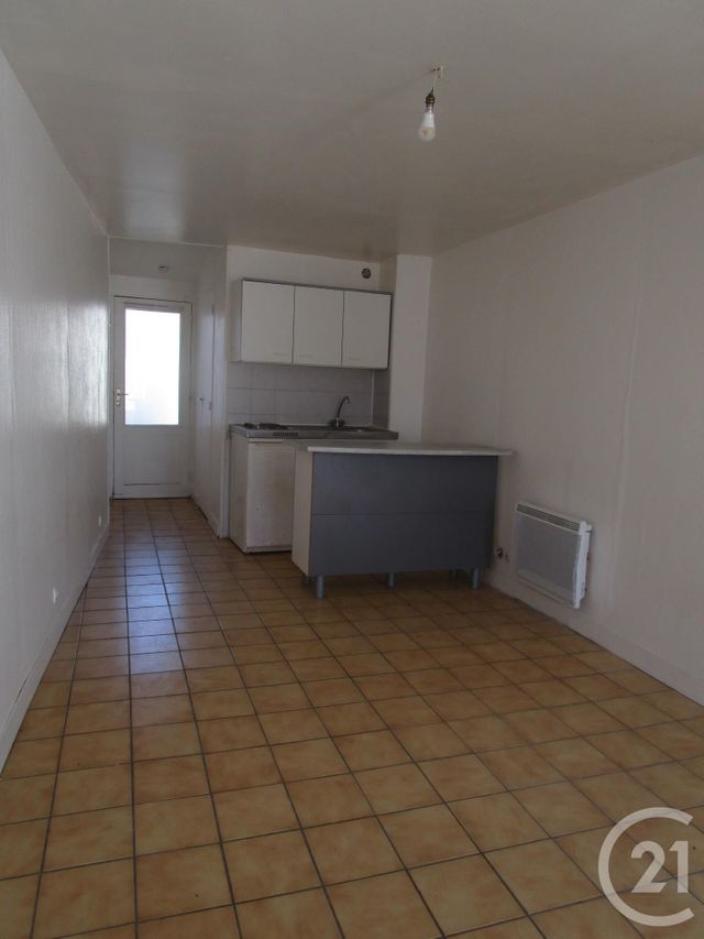 Afficher la photo en grand Studio à louer - 1 pièce - 20.6 m2 - CHATEAUNEUF SUR LOIRE - 45 - CENTRE - Century 21 Trois Rois