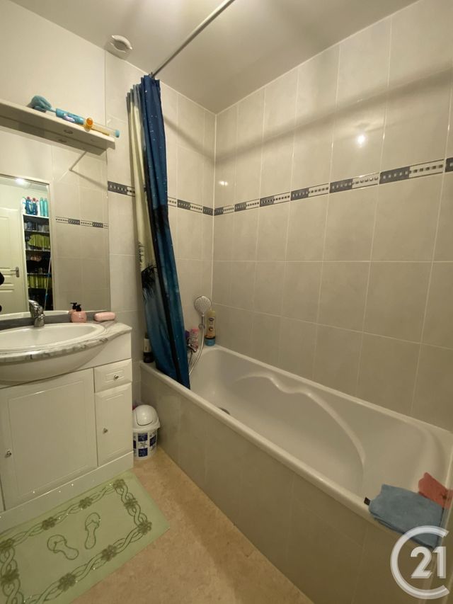 Afficher la photo en grand Appartement F3 à vendre - 3 pièces - 55.18 m2 - FAY AUX LOGES - 45 - CENTRE - Century 21 Trois Rois