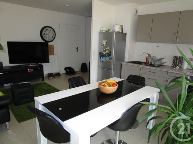 Afficher la photo en grand Appartement F2 à louer - 2 pièces - 42.68 m2 - ST JEAN DE LA RUELLE - 45 - CENTRE - Century 21 Trois Rois