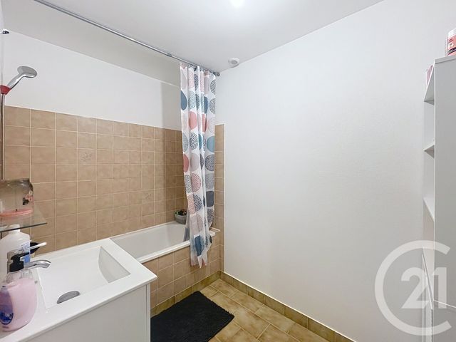 Appartement F3 à vendre - 3 pièces - 62.94 m2 - CHATEAUNEUF SUR LOIRE - 45 - CENTRE - Century 21 Trois Rois