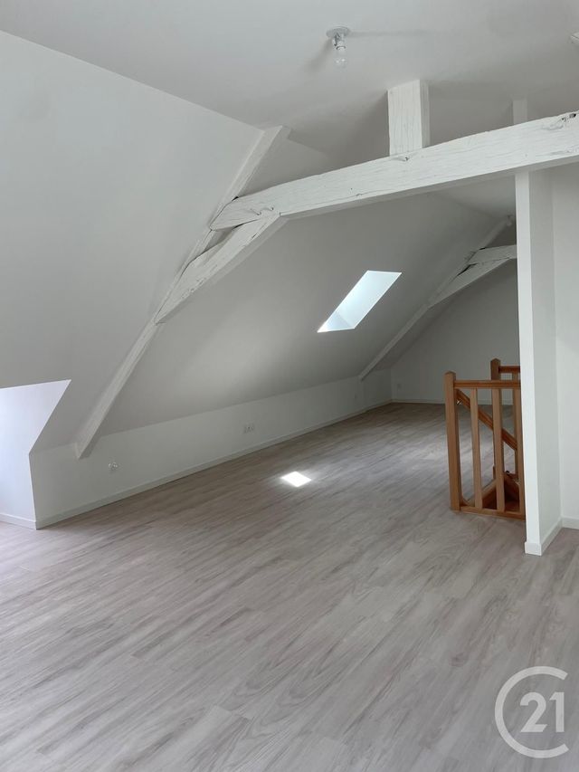 Appartement Duplex à louer - 3 pièces - 54.7 m2 - ST JEAN DE BRAYE - 45 - CENTRE - Century 21 Trois Rois