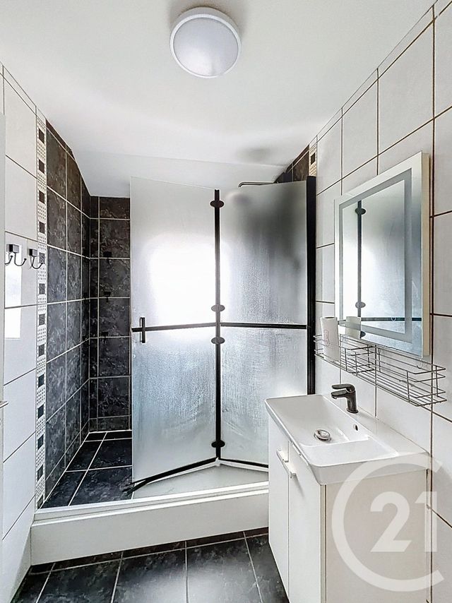 Appartement F3 à vendre - 3 pièces - 67.6 m2 - CHATEAUNEUF SUR LOIRE - 45 - CENTRE - Century 21 Trois Rois