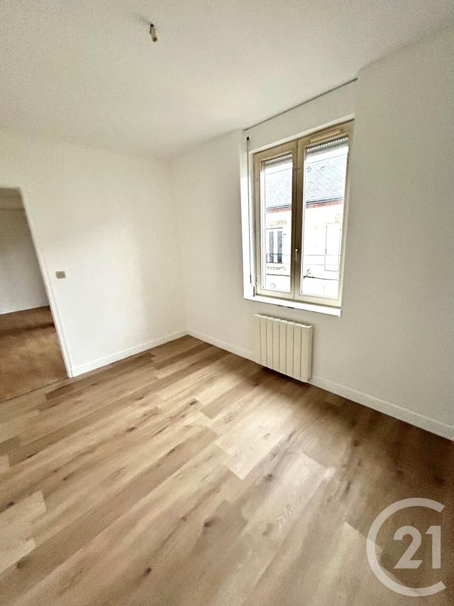 Appartement F3 à louer - 3 pièces - 55.0 m2 - CHATEAUNEUF SUR LOIRE - 45 - CENTRE - Century 21 Trois Rois