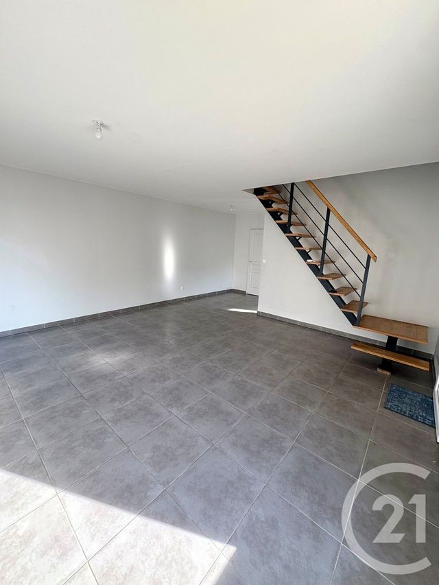 maison à louer - 3 pièces - 74.26 m2 - ST DENIS DE L HOTEL - 45 - CENTRE - Century 21 Trois Rois