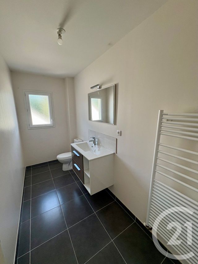 maison à louer - 3 pièces - 74.26 m2 - ST DENIS DE L HOTEL - 45 - CENTRE - Century 21 Trois Rois