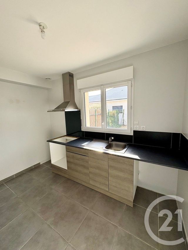 maison à louer - 3 pièces - 74.26 m2 - ST DENIS DE L HOTEL - 45 - CENTRE - Century 21 Trois Rois