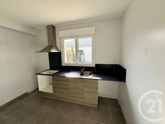 maison à louer - 3 pièces - 74.26 m2 - ST DENIS DE L HOTEL - 45 - CENTRE - Century 21 Trois Rois