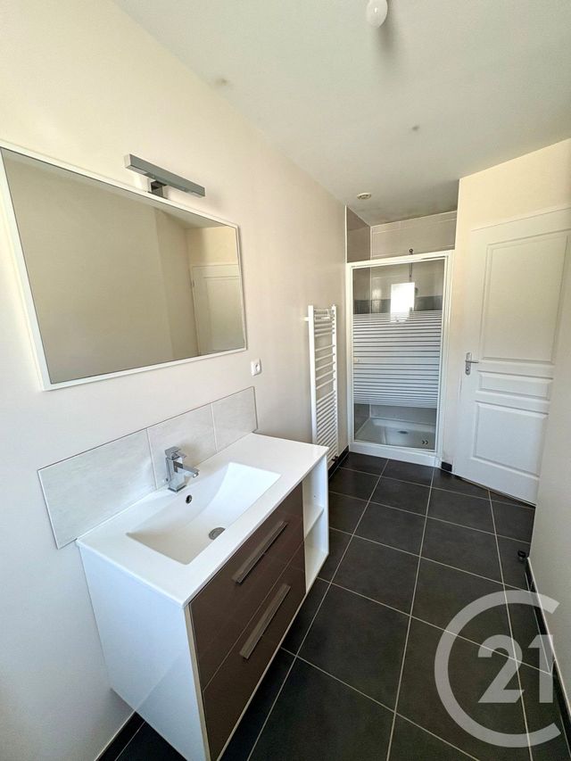 maison à louer - 3 pièces - 74.26 m2 - ST DENIS DE L HOTEL - 45 - CENTRE - Century 21 Trois Rois