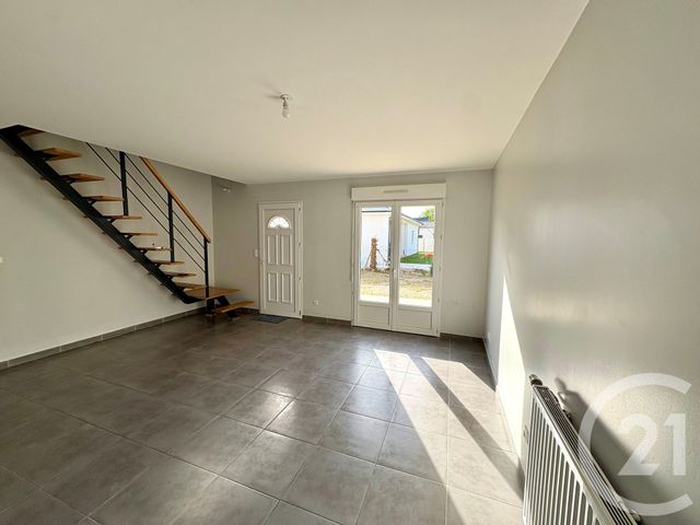 maison à louer - 3 pièces - 74.26 m2 - ST DENIS DE L HOTEL - 45 - CENTRE - Century 21 Trois Rois