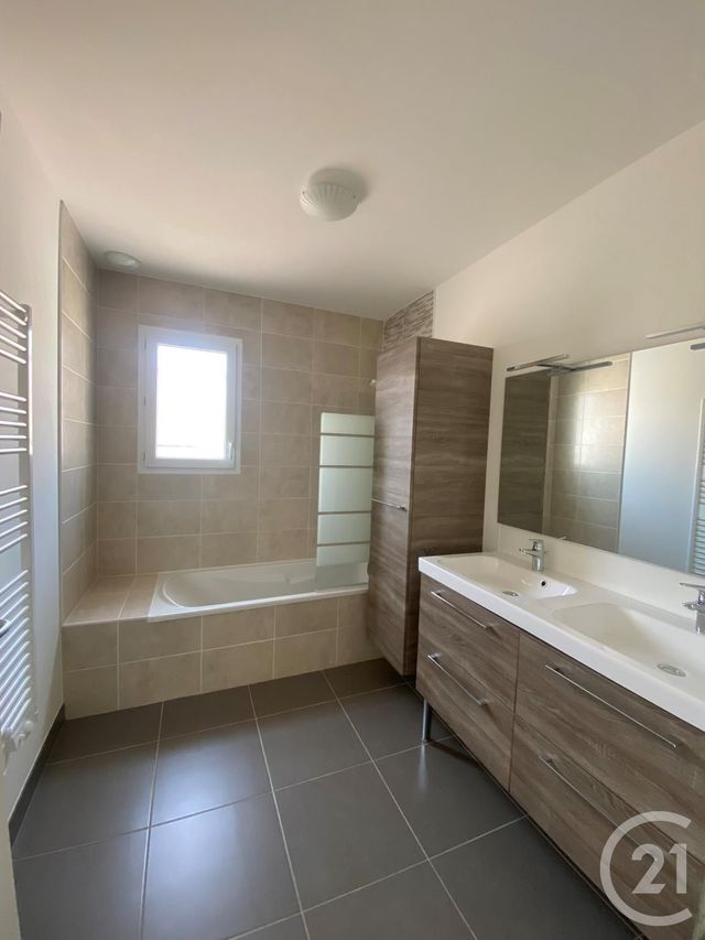 maison à louer - 4 pièces - 94.18 m2 - CHATEAUNEUF SUR LOIRE - 45 - CENTRE - Century 21 Trois Rois