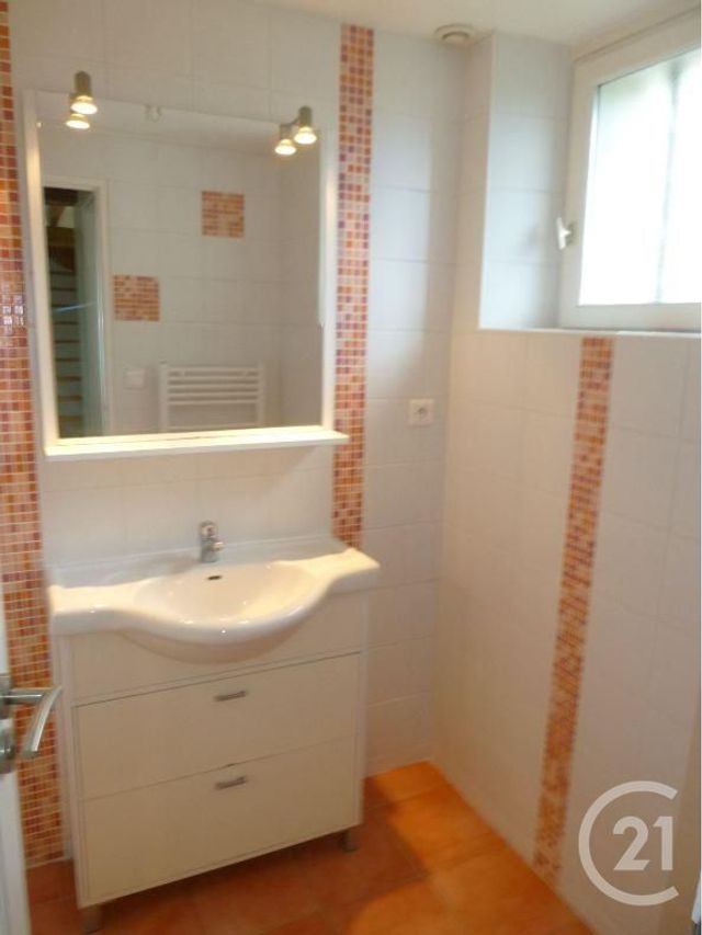 maison à louer - 4 pièces - 120.0 m2 - ST BENOIT SUR LOIRE - 45 - CENTRE - Century 21 Trois Rois