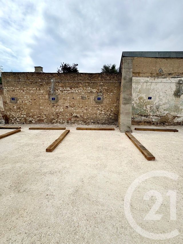 Parking à louer CHATEAUNEUF SUR LOIRE