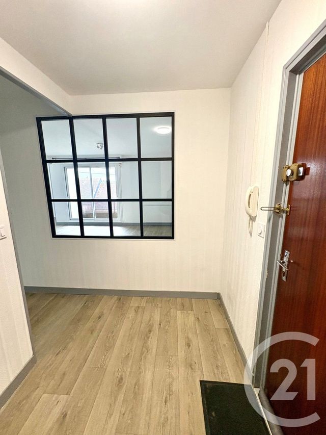 Appartement F2 à louer - 2 pièces - 74.3 m2 - CHATEAUNEUF SUR LOIRE - 45 - CENTRE - Century 21 Trois Rois