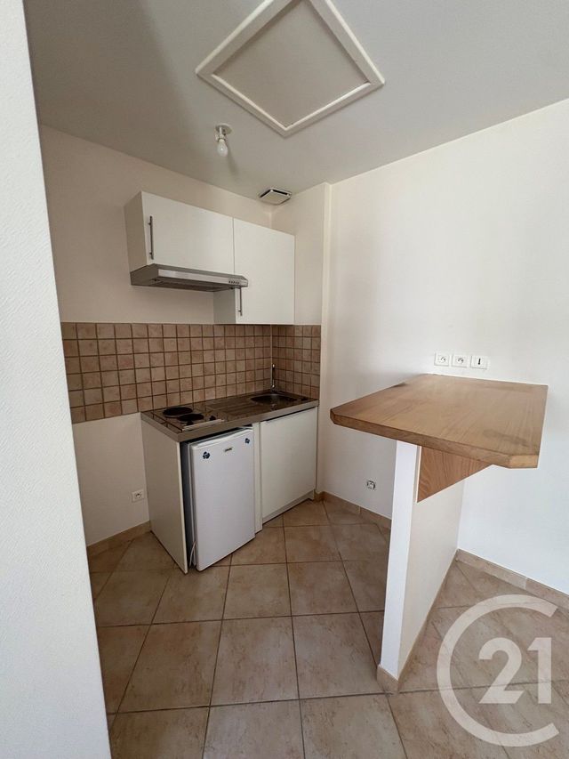 Appartement F1 à louer - 1 pièce - 24.1 m2 - CHATEAUNEUF SUR LOIRE - 45 - CENTRE - Century 21 Trois Rois