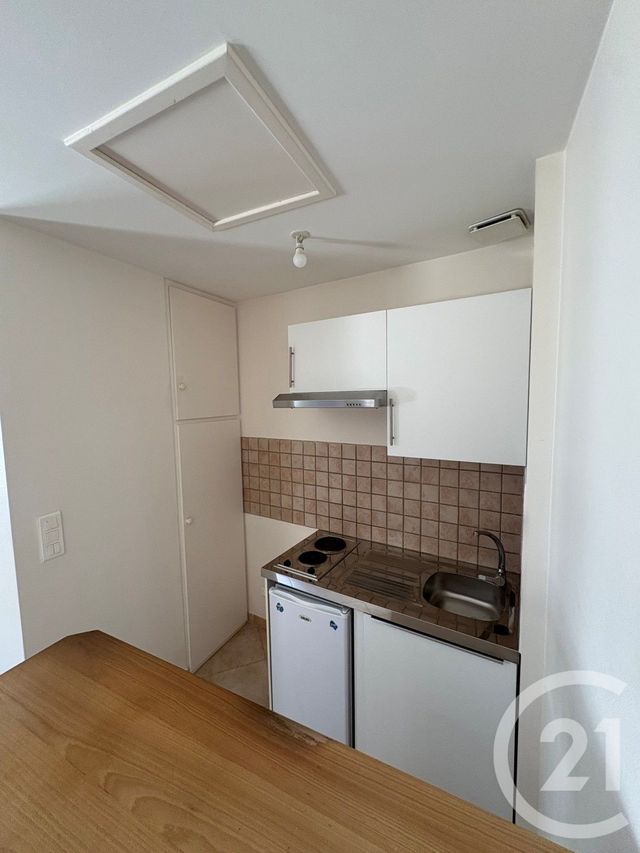 Appartement F1 à louer - 1 pièce - 24.1 m2 - CHATEAUNEUF SUR LOIRE - 45 - CENTRE - Century 21 Trois Rois