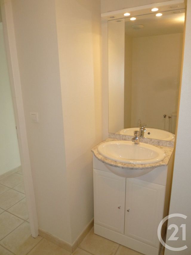 Appartement Studio à louer - 1 pièce - 18.3 m2 - CHATEAUNEUF SUR LOIRE - 45 - CENTRE - Century 21 Trois Rois