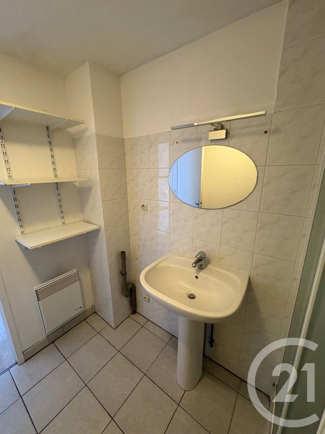 Appartement F2 à louer - 2 pièces - 39.63 m2 - VITRY AUX LOGES - 45 - CENTRE - Century 21 Trois Rois