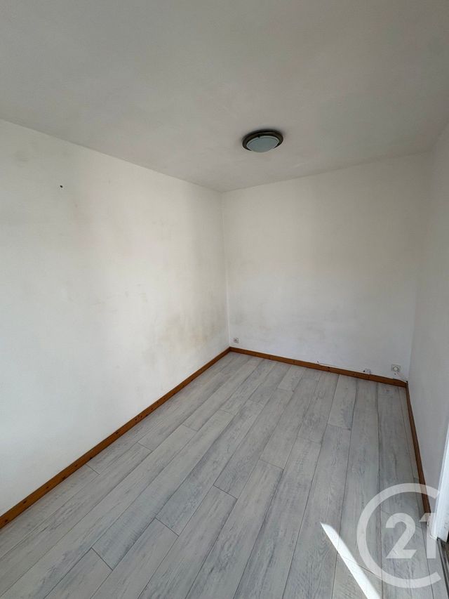 Appartement F2 à louer - 2 pièces - 32.11 m2 - VITRY AUX LOGES - 45 - CENTRE - Century 21 Trois Rois