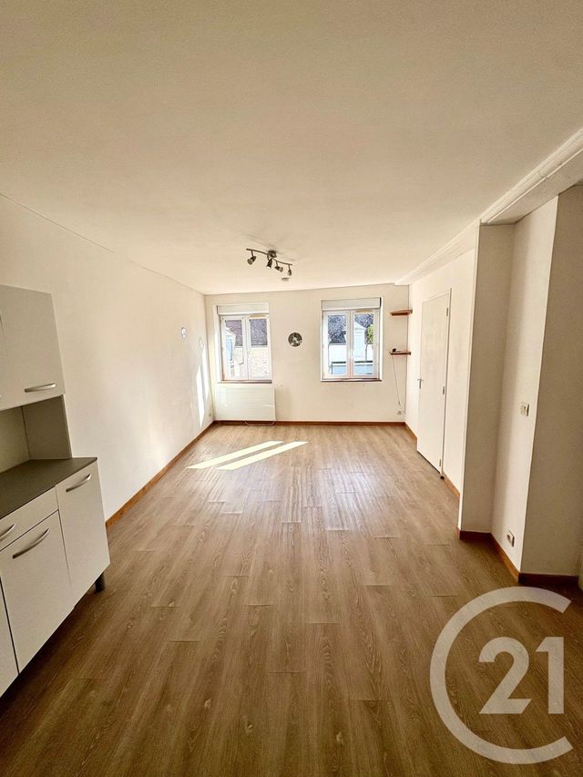 Appartement F2 à louer - 2 pièces - 32.11 m2 - VITRY AUX LOGES - 45 - CENTRE - Century 21 Trois Rois
