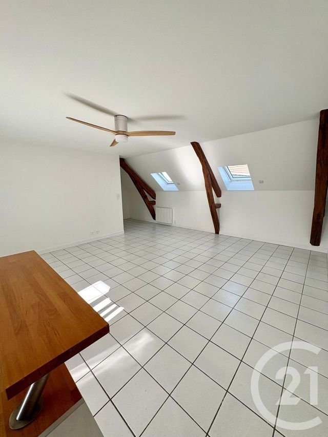Appartement F2 à louer - 2 pièces - 49.7 m2 - REBRECHIEN - 45 - CENTRE - Century 21 Trois Rois