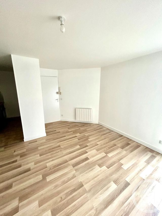 Appartement F2 à louer - 2 pièces - 41.0 m2 - CHATEAUNEUF SUR LOIRE - 45 - CENTRE - Century 21 Trois Rois