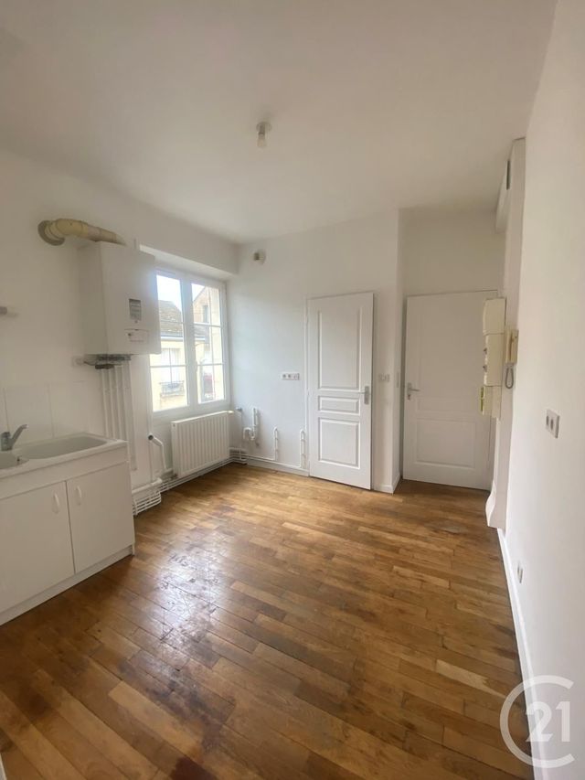 Appartement F2 à louer - 2 pièces - 37.73 m2 - CHATEAUNEUF SUR LOIRE - 45 - CENTRE - Century 21 Trois Rois